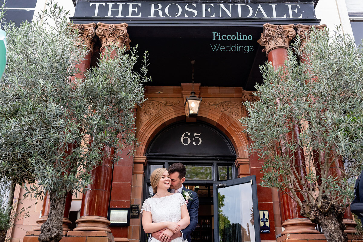 couple portrait in front of the Rosendale Pub in Dulwich - London